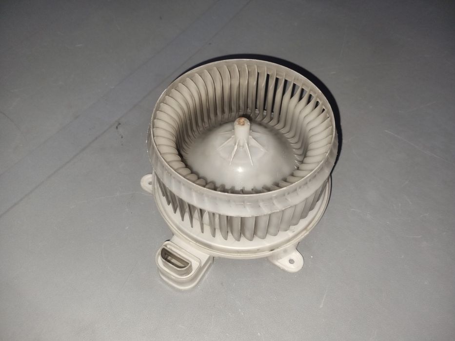 Продам вентилятор на крузак 200, бу оригинал