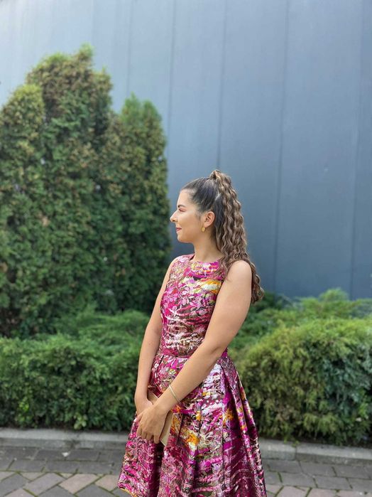 Rochița fucsia cu paiete