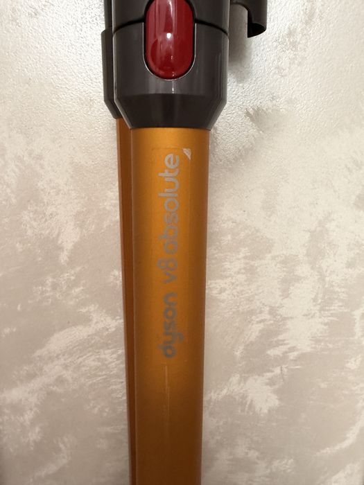 Aspirator original Dyson V8 Absolute - cu baterie noua de 12000 - perfect functional