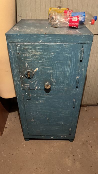 Сейф металический