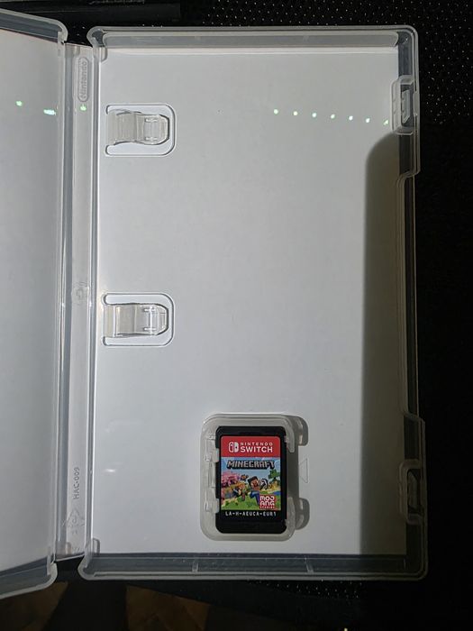 Nintendo Switch OLED конзолата е в отлично състояние, като нова.