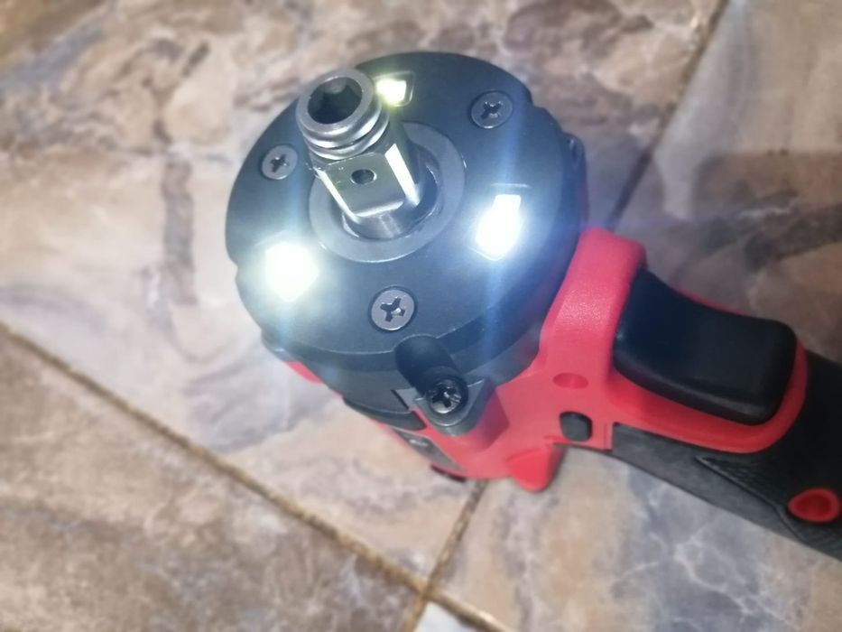 Impact pentru insurubat milwaukee cu o baterie de 6A