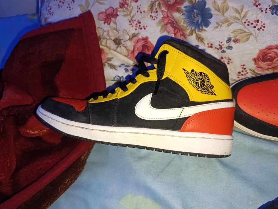 Vând Jordan 1 mid se originali