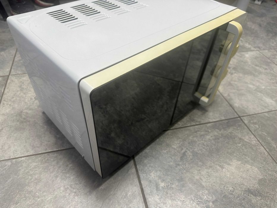 Микровълнова с грил Zanussi ZM21M4 700W 21l