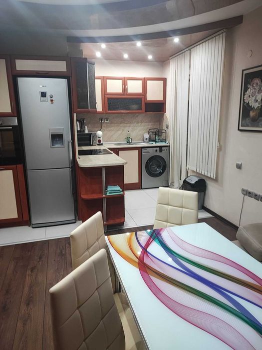 Дава се под наем Тристаен апартамент в Стара Загора, Била - 124 кв.м за 650 € - Снимка #2