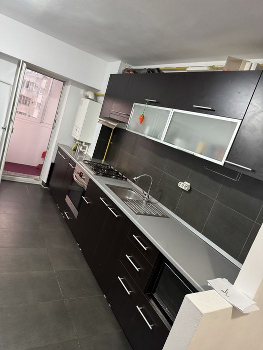 Inchiriez  apartament 3 camere