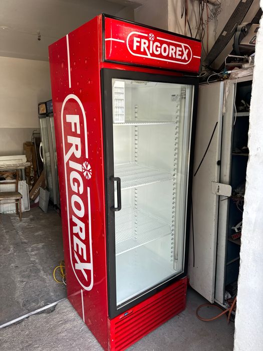 Vitrina xaladilnik zavodskoy sotiladi srochna