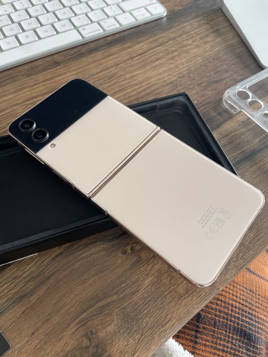 Samsung Galaxy Z Flip 4 - 256GB - Pink Gold