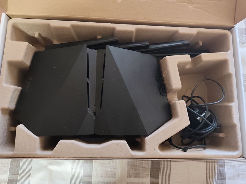 Router Gaming ASUS RT-AX82U, Wi-Fi 6 AX5400, AiMesh, RGB