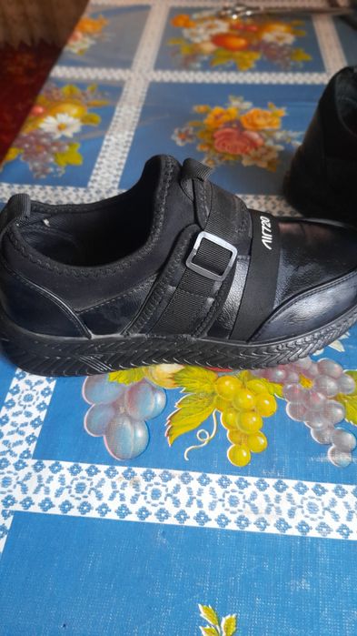 Продам туфли на мальчика