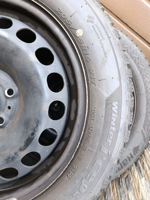 Set 4 anvelope de iarnă cu jante 205/55/R16 Hankook