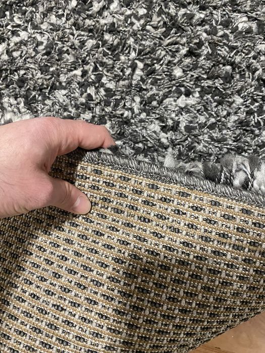 VAND covor  aproape  nou, a fost  primit cadou insa nu imi place.