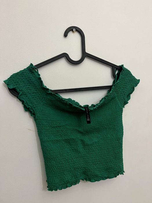 Stradivarius top verde pe umeri
