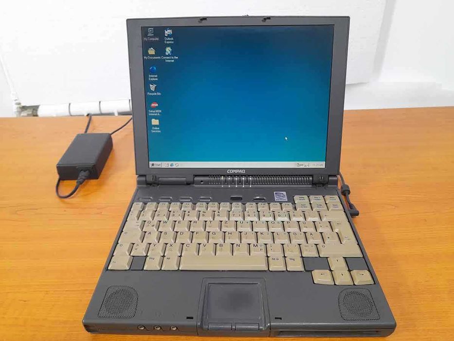 Продавам рядък ретро лаптоп COMPAQ ARMADA 4210T с Windows 98