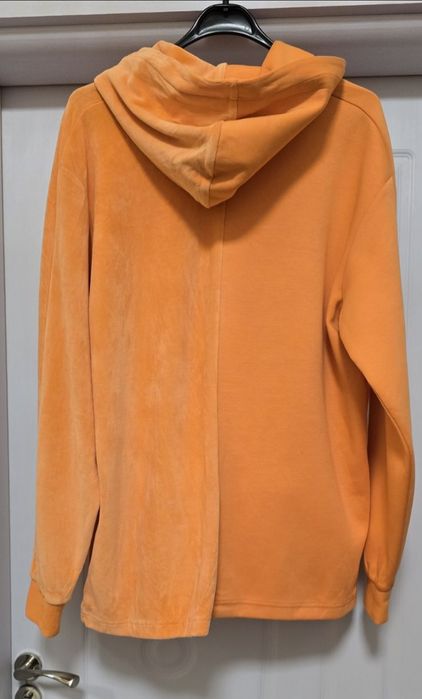 Нов със етикет.  Суитшърт оригинален.  Puma