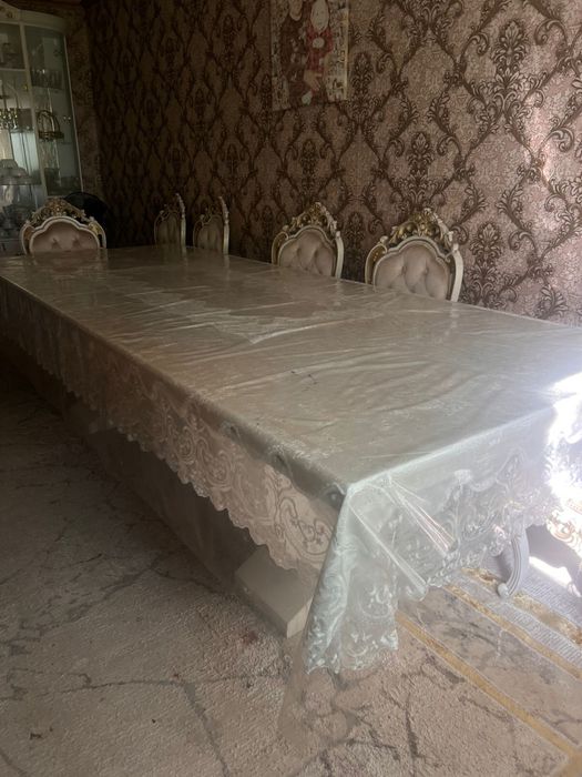 Стол со стульями