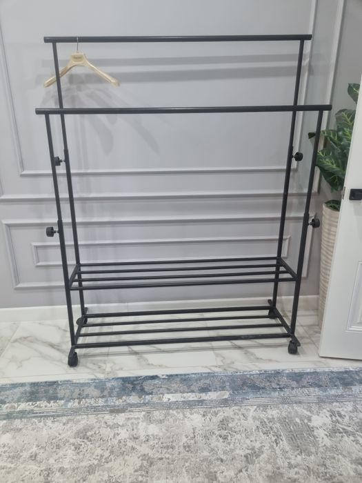 Железная вешалка новая