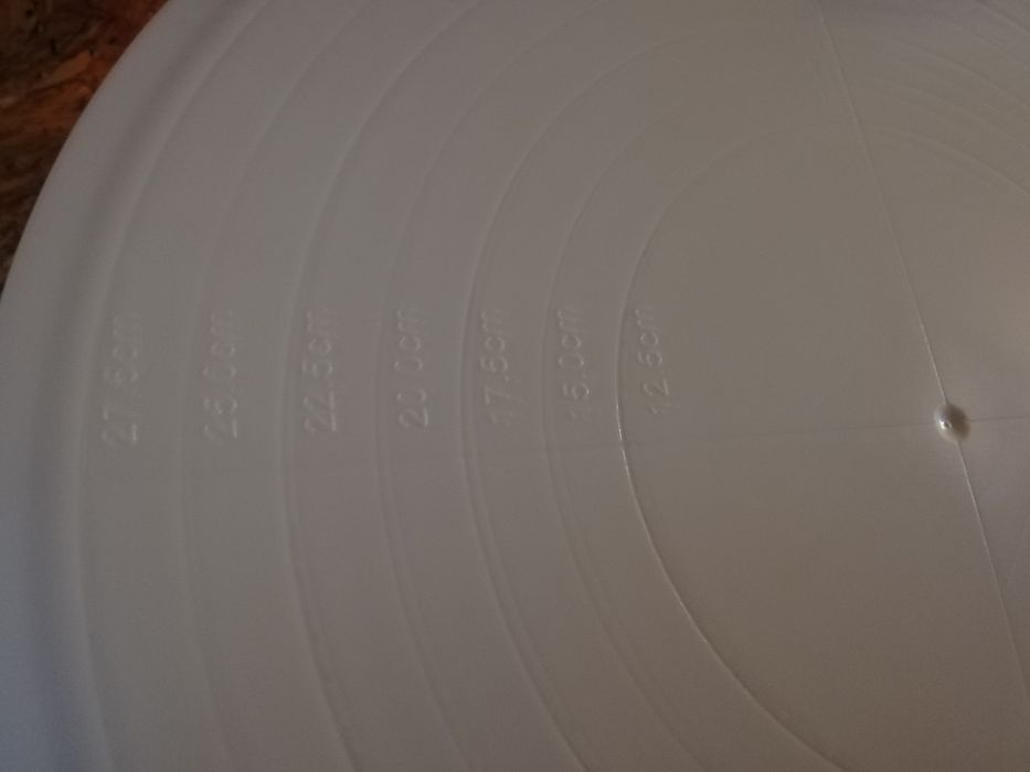 Поворотный столик для выпечки