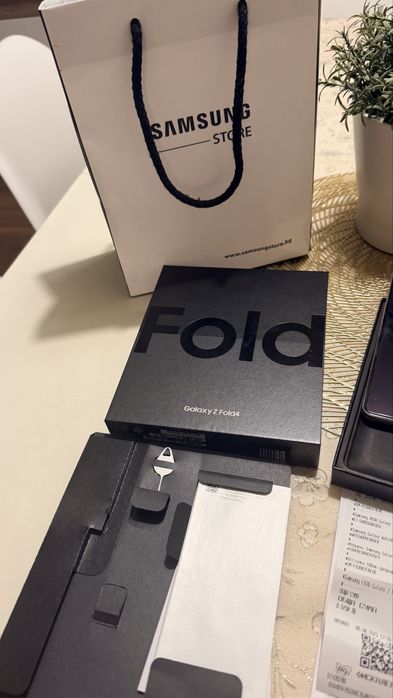 Samsung Z fold 4 gold