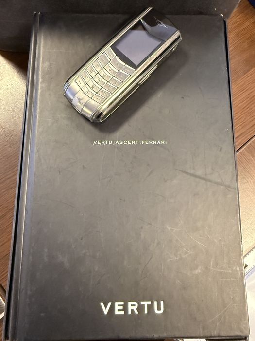 Vertu Ascent Ferrari - editie limitata