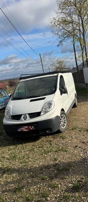 Vând Renault trafic model lung