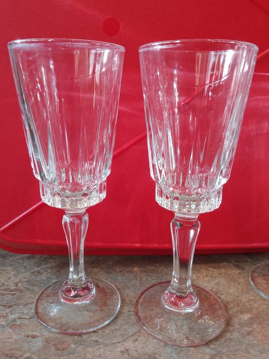 Две кристални гарафи и 6 кристални чаши за ракия