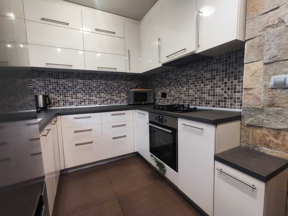 Под наем: Лукс обзаведен тристаен до Община Ямбол