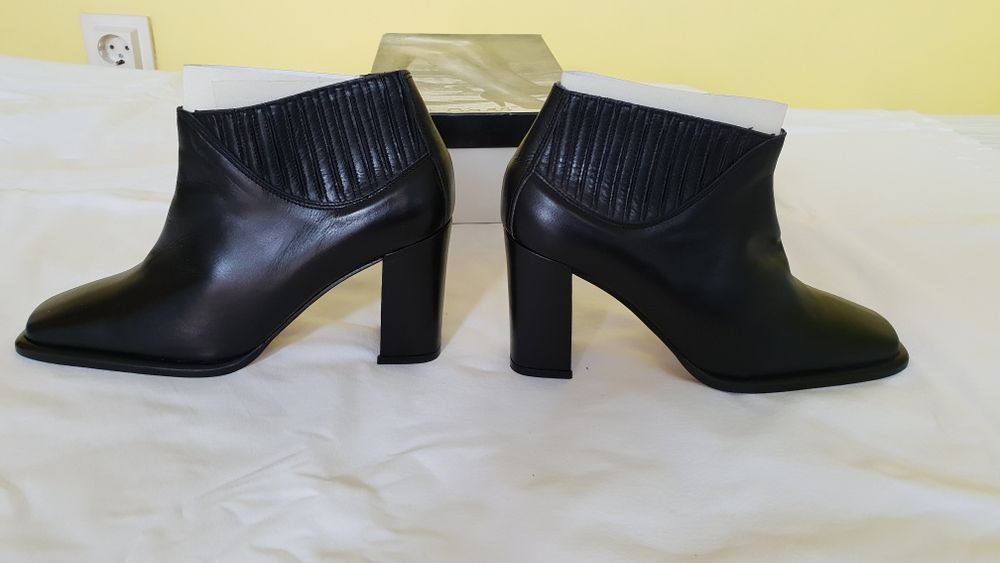 Продавам кожени боти с квадратен връх ,нови Испания