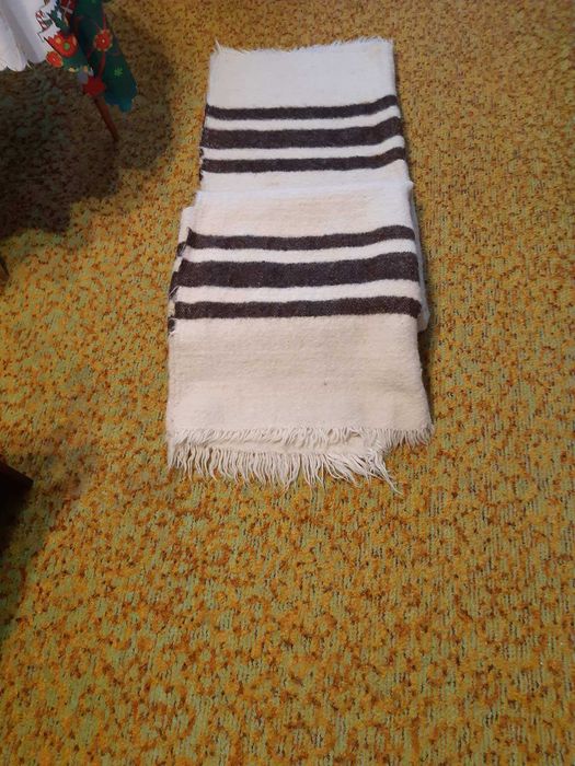 Продавам родопски вълнени одеала