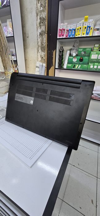 Lenovo Celeron sotiladi yangi holatda