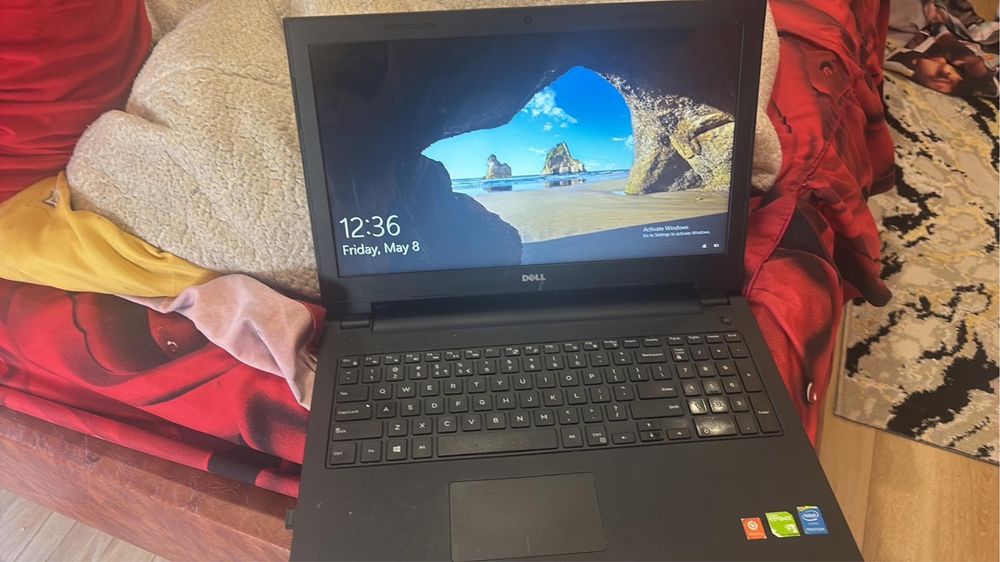 Vand laptop dell nu are nicio problema are tot facut la el
