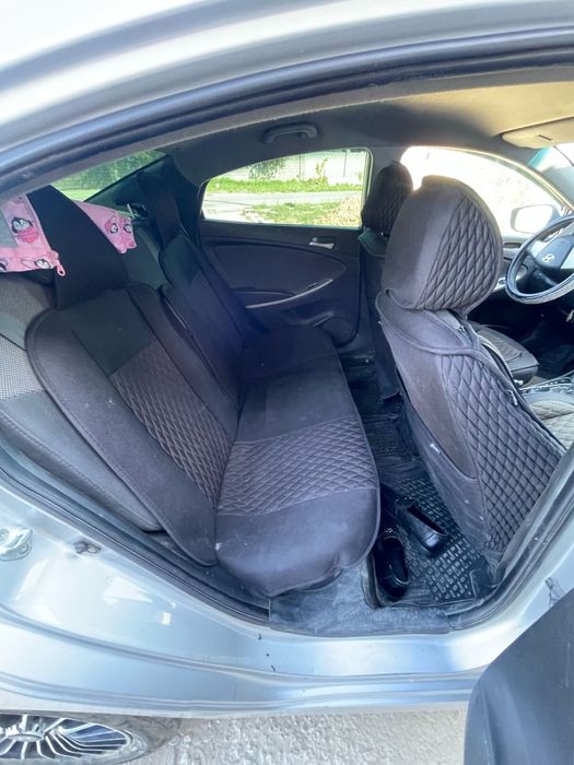 Хендай      акцент.