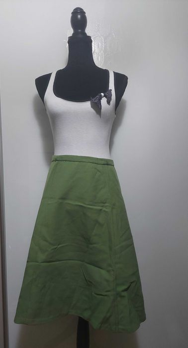 Fustă verde in clos