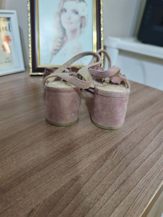 Продам женскую обувь