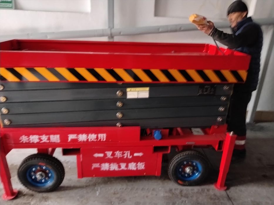 Schelă electrică , ridicare 8 metri, noua