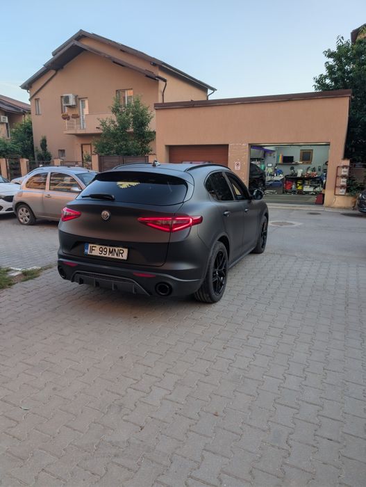 Vând Alfa Romeo stelvio