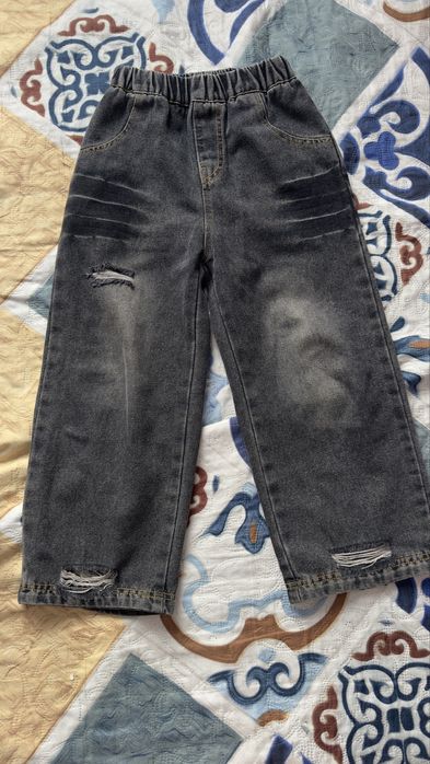 Продам качественные детские джинсы на возраст 5 лет