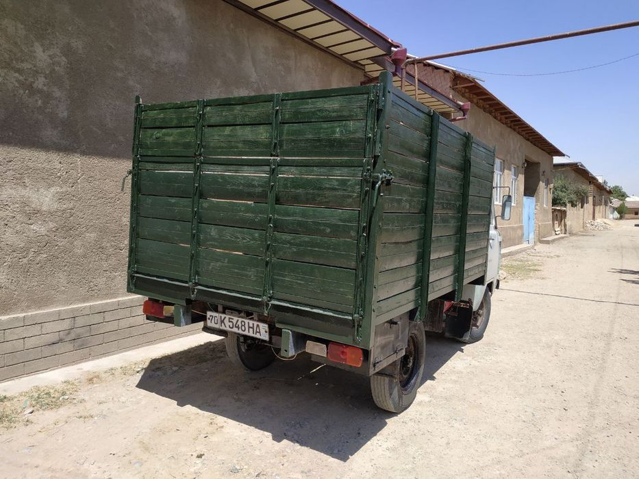 УАЗ бортовой 3303