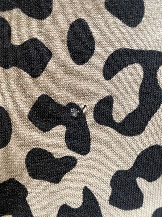 Hoodie crop Bershka, print leopard, cu glugă și fermoar, mărime XS