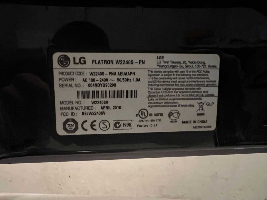 Монитор LG Flatron W2240S