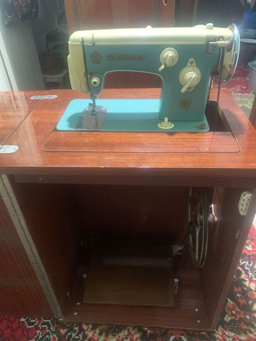 Швейная машина Чайка
