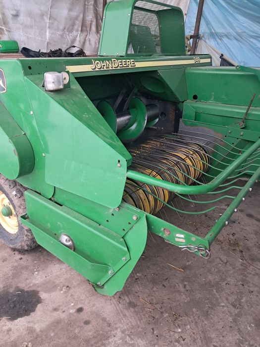 Vând presă John Deere 349