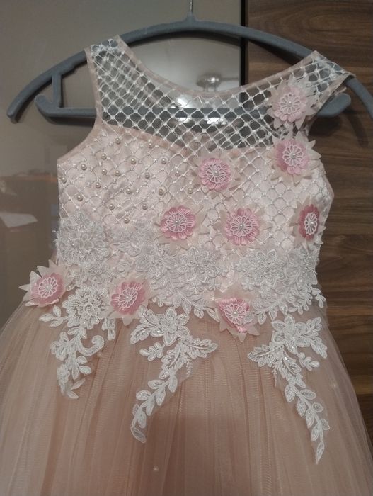 Rochiță de Ocazie Fetițe -Model Deosebit cu Tiul și Dantelă Macrame