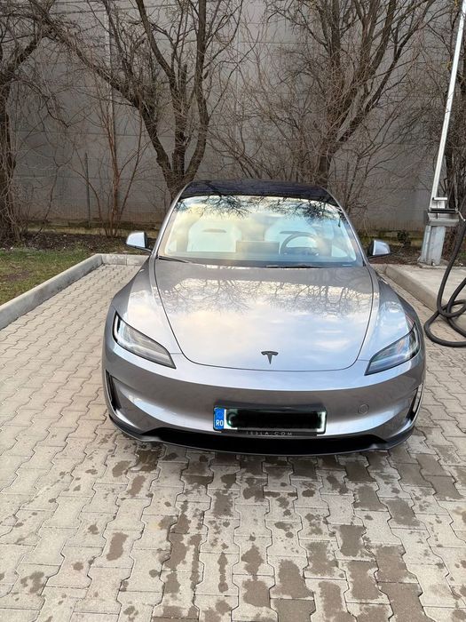 Tesla Model 3 Stare perfectă, în culoare Quicksilver și interior Alb