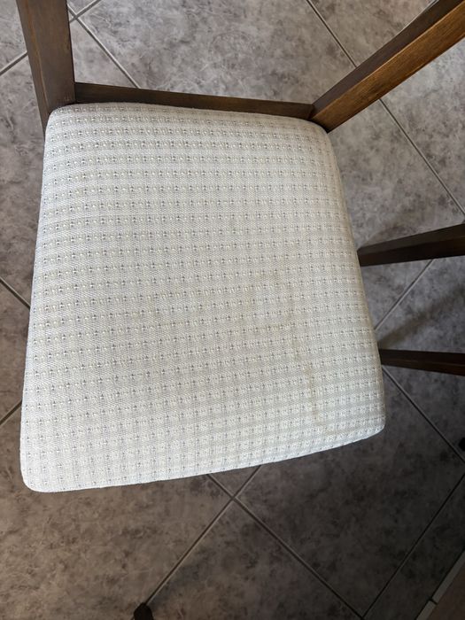 Masa lemn  4 persoane cu 4 scaune nu ikea