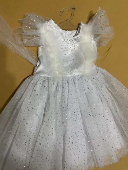 Продам нарядные платья на девочку