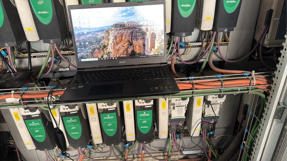 Услуги электрика  и КИП и А.