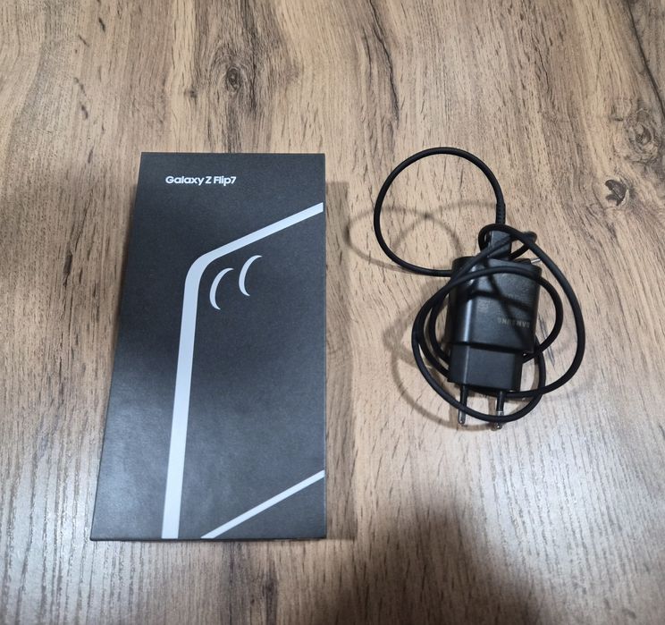 Samsung Galaxy Z Flip 7 (256 GB)
