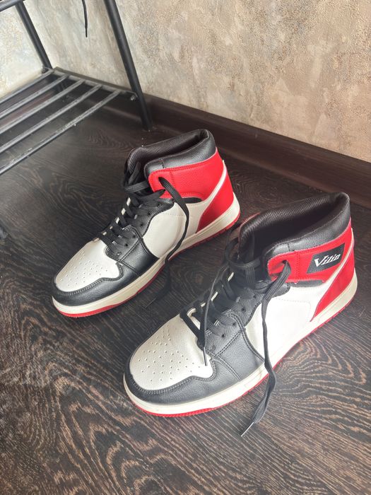 Продам кроссовки