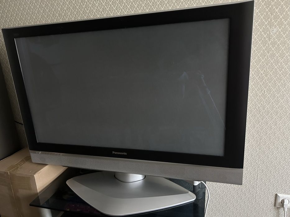 Продаем плазменный телевизор Panasonic 107 диагональ с тумбой